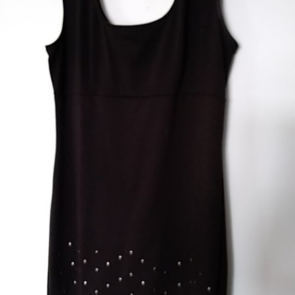 Ladies dress with Stud detailing - Picture 1 of 3
